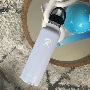 Hydro flask lavender water bottle